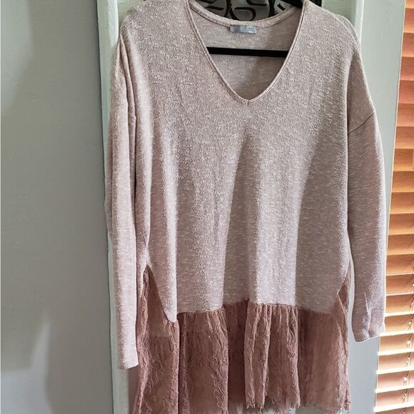 FINAL SALE🌷Zara V-neckline sweater with Lace hem detail. Size L - Picture 3 of 12